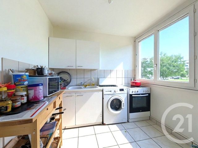 Appartement T4 à vendre - 4 pièces - 65 m2 - Venissieux - 69 - RHONE-ALPES