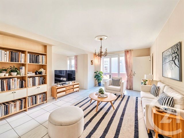 Appartement F5 à vendre - 5 pièces - 98,59 m2 - St Priest - 69 - RHONE-ALPES