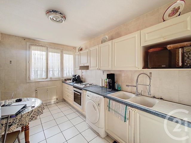 Appartement F5 à vendre - 5 pièces - 98,59 m2 - St Priest - 69 - RHONE-ALPES