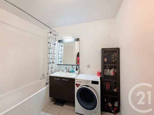 Appartement F3 à vendre - 3 pièces - 63,38 m2 - St Priest - 69 - RHONE-ALPES