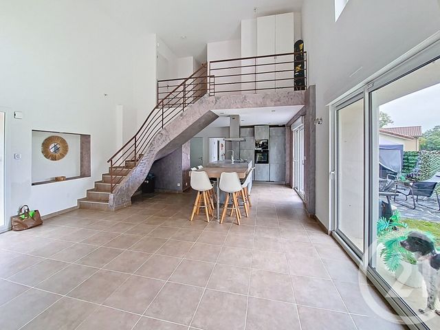 Maison à vendre - 4 pièces - 134 m2 - St Pierre De Chandieu - 69 - RHONE-ALPES