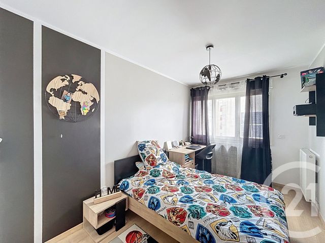 Appartement F4 à vendre - 5 pièces - 83,14 m2 - St Priest - 69 - RHONE-ALPES