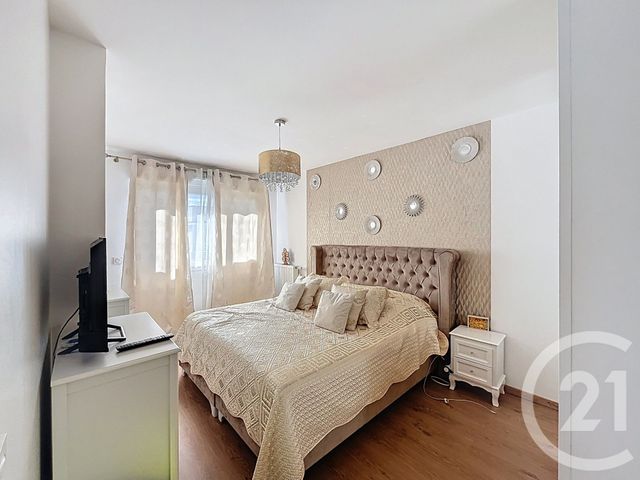 Appartement F4 à vendre - 5 pièces - 83,14 m2 - St Priest - 69 - RHONE-ALPES