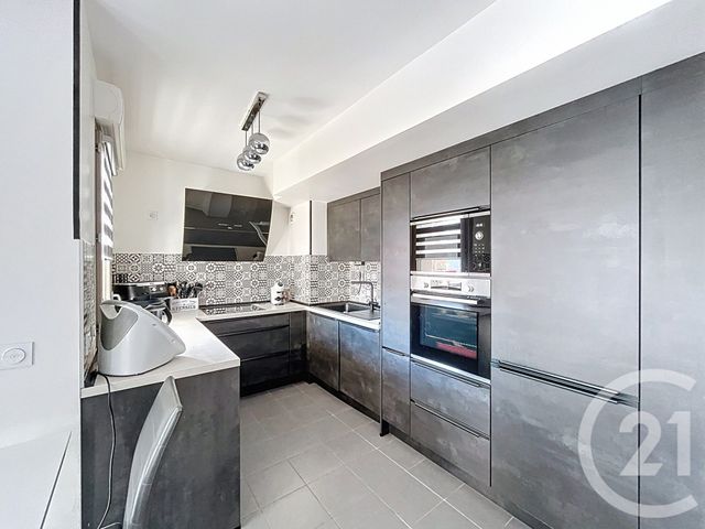 Appartement F4 à vendre - 5 pièces - 83,14 m2 - St Priest - 69 - RHONE-ALPES