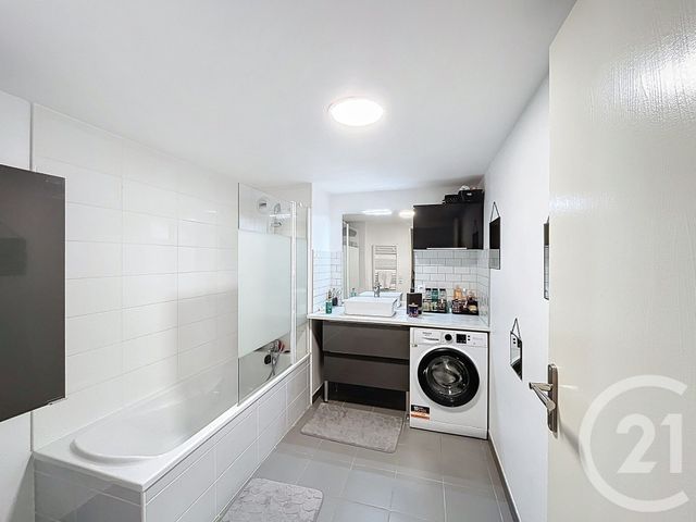 Appartement F4 à vendre - 5 pièces - 83,14 m2 - St Priest - 69 - RHONE-ALPES