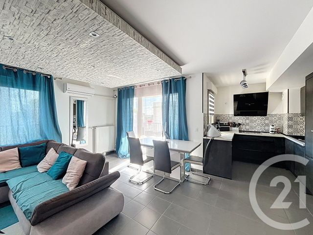 Appartement F4 à vendre - 5 pièces - 83,14 m2 - St Priest - 69 - RHONE-ALPES