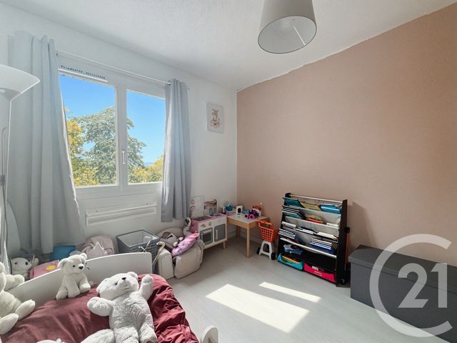 Appartement F4 à vendre - 4 pièces - 76 m2 - St Priest - 69 - RHONE-ALPES