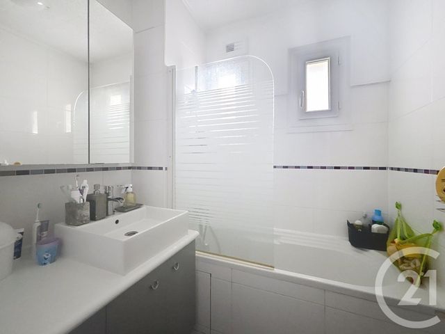 Appartement F4 à vendre - 4 pièces - 76 m2 - St Priest - 69 - RHONE-ALPES