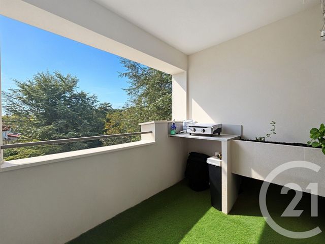 Appartement F4 à vendre - 4 pièces - 76 m2 - St Priest - 69 - RHONE-ALPES