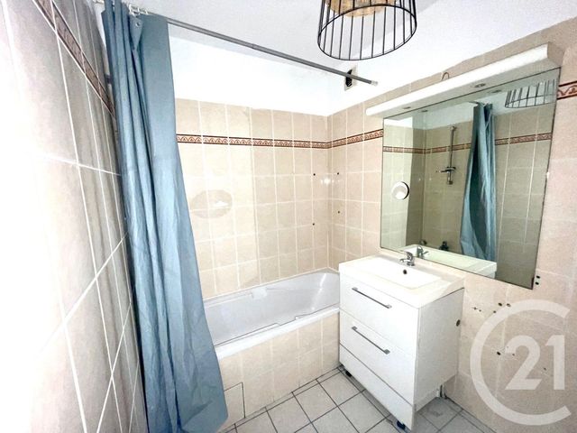 Appartement T4 à louer - 4 pièces - 80,83 m2 - Corbas - 69 - RHONE-ALPES