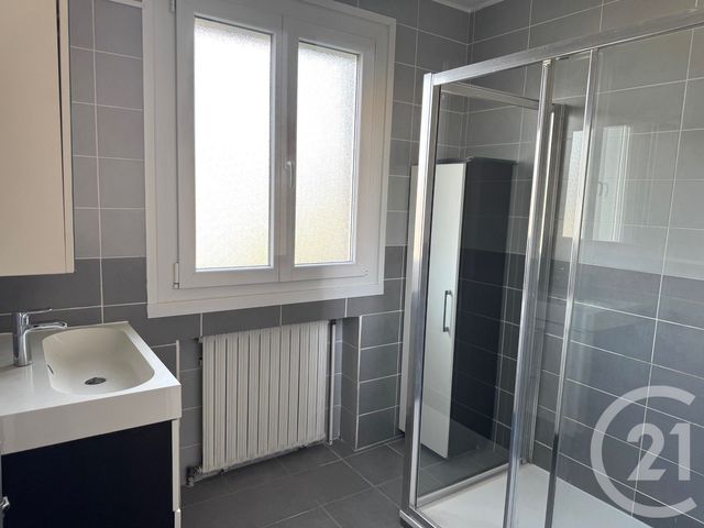 Appartement T3 &agrave; louer - 4 pi&egrave;ces - 110,36 m2 - Venissieux - 69 - RHONE-ALPES