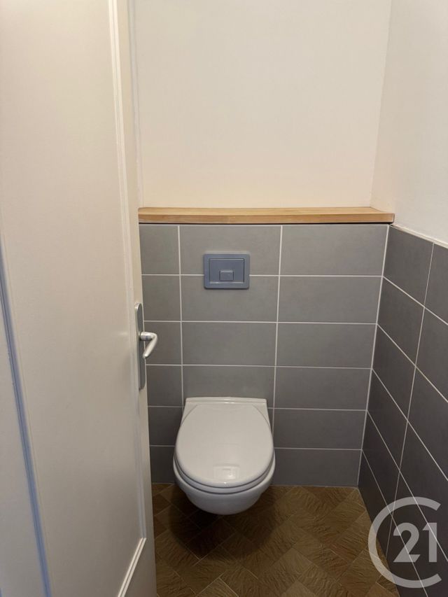 Appartement T3 &agrave; louer - 4 pi&egrave;ces - 110,36 m2 - Venissieux - 69 - RHONE-ALPES