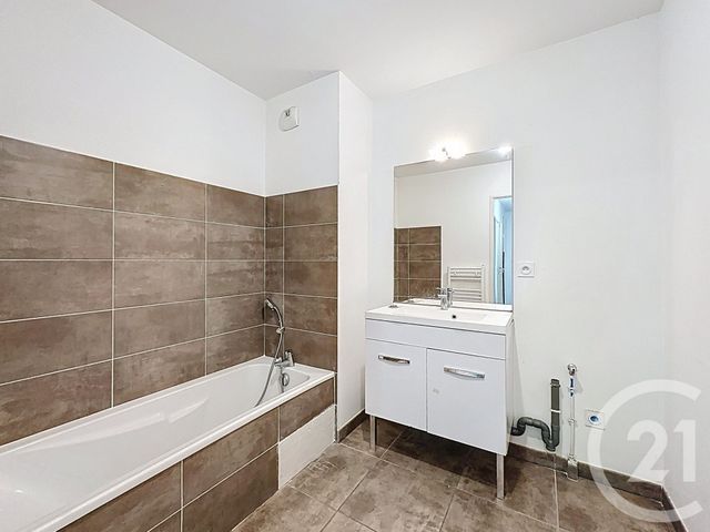 Appartement T3 &agrave; louer - 3 pi&egrave;ces - 60,16 m2 - Venissieux - 69 - RHONE-ALPES