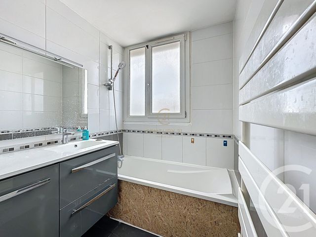 Appartement T4 &agrave; louer - 4 pi&egrave;ces - 64,35 m2 - Corbas - 69 - RHONE-ALPES