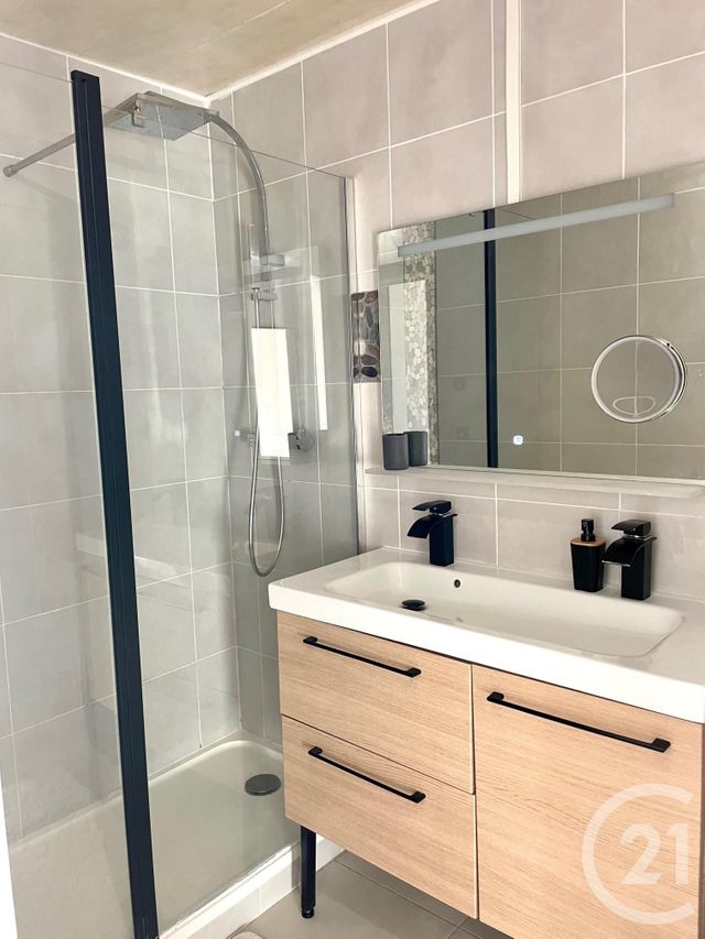 Appartement T5 &agrave; louer - 5 pi&egrave;ces - 94,02 m2 - Venissieux - 69 - RHONE-ALPES