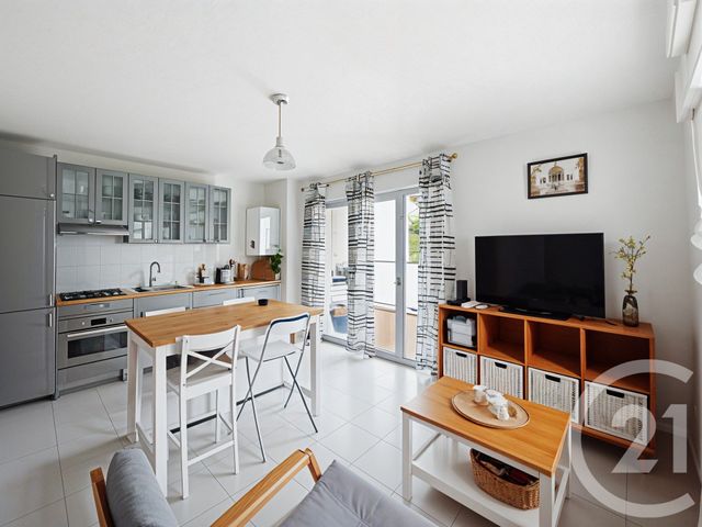 Appartement F2 à vendre ST PRIEST