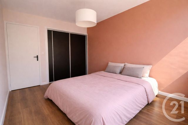 Appartement T3 &agrave; louer - 2 pi&egrave;ces - 60,07 m2 - St Priest - 69 - RHONE-ALPES