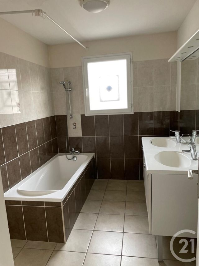 Maison &agrave; louer - 4 pi&egrave;ces - 86,08 m2 - La Tour Du Pin - 38 - RHONE-ALPES
