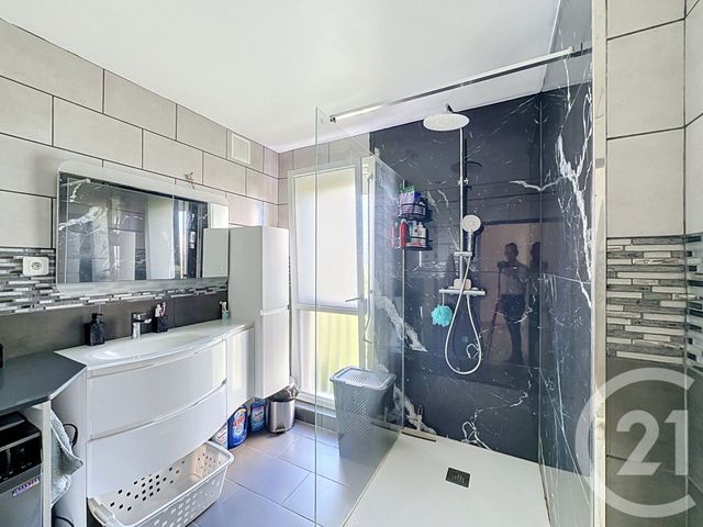 Appartement &agrave; vendre - 4 pi&egrave;ces - 76,18 m2 - St Fons - 69 - RHONE-ALPES