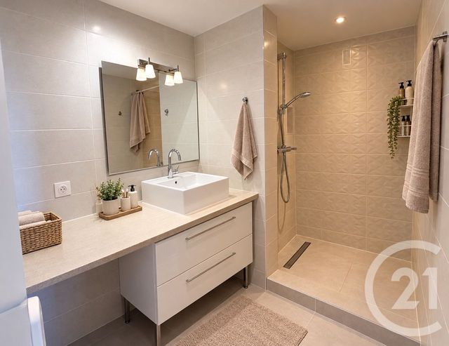Appartement T4 &agrave; louer - 4 pi&egrave;ces - 73,61 m2 - Bron - 69 - RHONE-ALPES