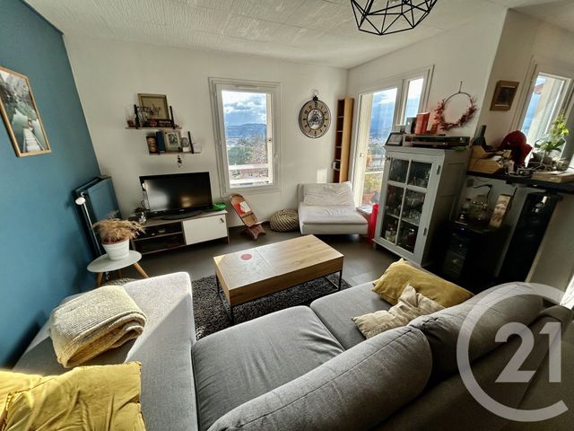 Appartement F3 à louer - 3 pièces - 66,70 m2 - Grigny - 69 - RHONE-ALPES