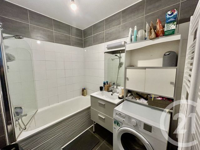 Appartement F3 à louer - 3 pièces - 66,70 m2 - Grigny - 69 - RHONE-ALPES