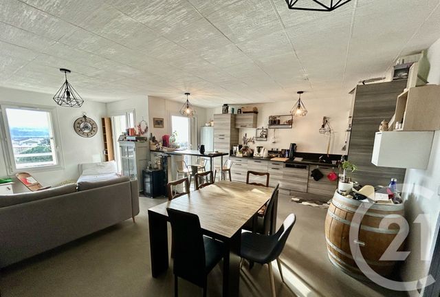 Appartement F3 à louer - 3 pièces - 66,70 m2 - Grigny - 69 - RHONE-ALPES