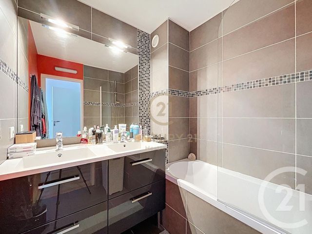 Appartement T5 à vendre - 4 pièces - 106 m2 - Lyon - 69008 - RHONE-ALPES