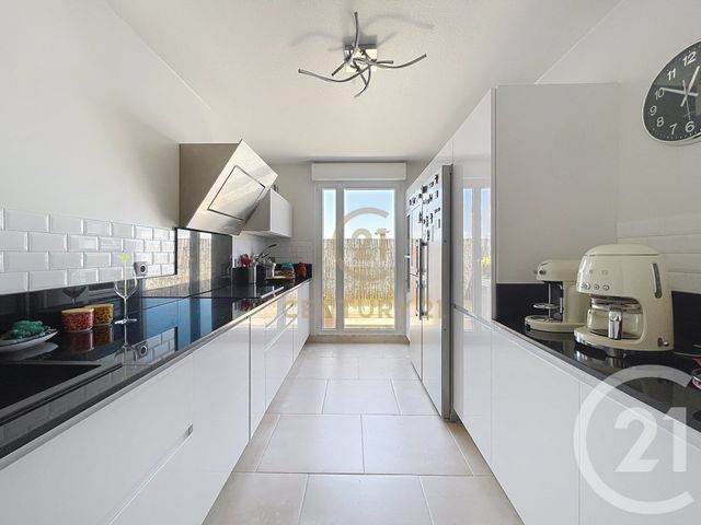 Appartement T5 à vendre - 4 pièces - 106 m2 - Lyon - 69008 - RHONE-ALPES