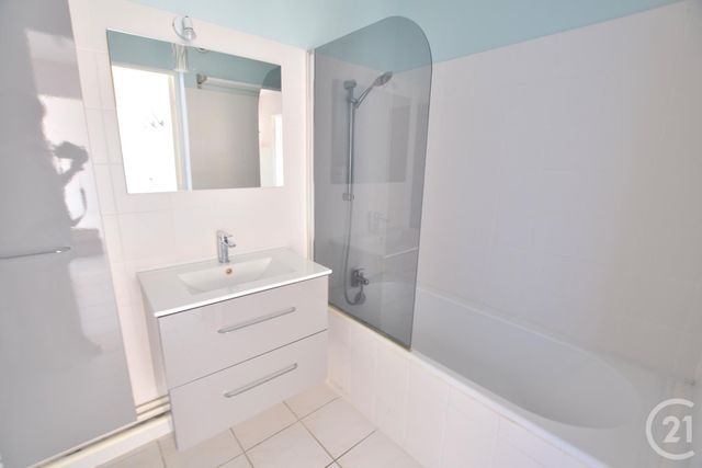 Appartement F2 &agrave; louer - 2 pi&egrave;ces - 47,02 m2 - Lyon - 69008 - RHONE-ALPES