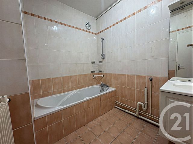 Appartement T3 &agrave; louer - 3 pi&egrave;ces - 72,27 m2 - Bron - 69 - RHONE-ALPES