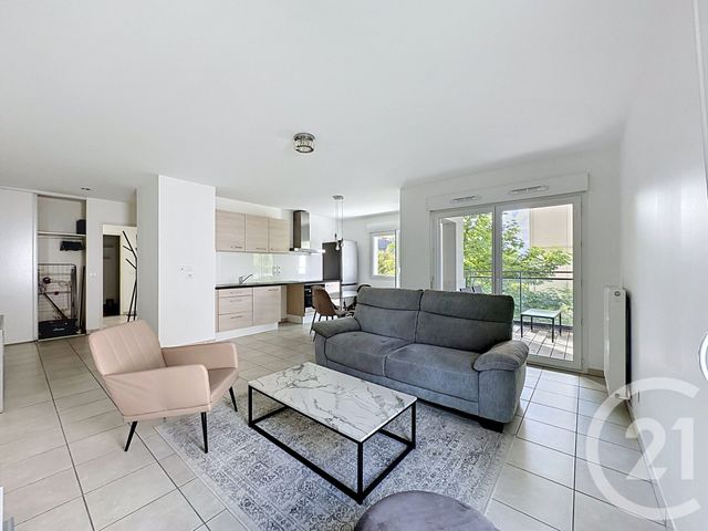 Appartement T3 &agrave; louer - 3 pi&egrave;ces - 65,99 m2 - St Priest - 69 - RHONE-ALPES