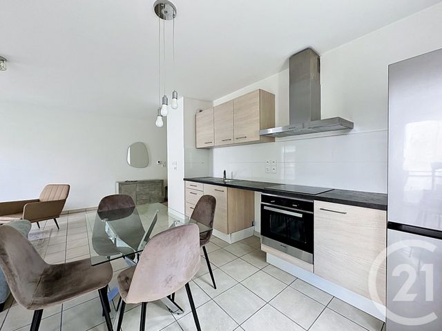 Appartement T3 &agrave; louer - 3 pi&egrave;ces - 65,99 m2 - St Priest - 69 - RHONE-ALPES