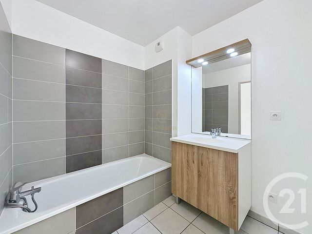 Appartement F3 &agrave; louer - 3 pi&egrave;ces - 55,65 m2 - Venissieux - 69 - RHONE-ALPES